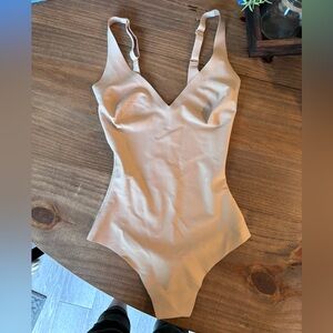 Skims Bodysuit size Small, NWOT